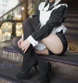 coser衣衣《X·Alter》主题写真：50张全套美图