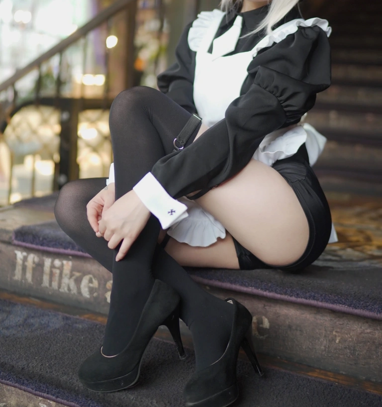 coser衣衣《X·Alter》主题写真：50张全套美图