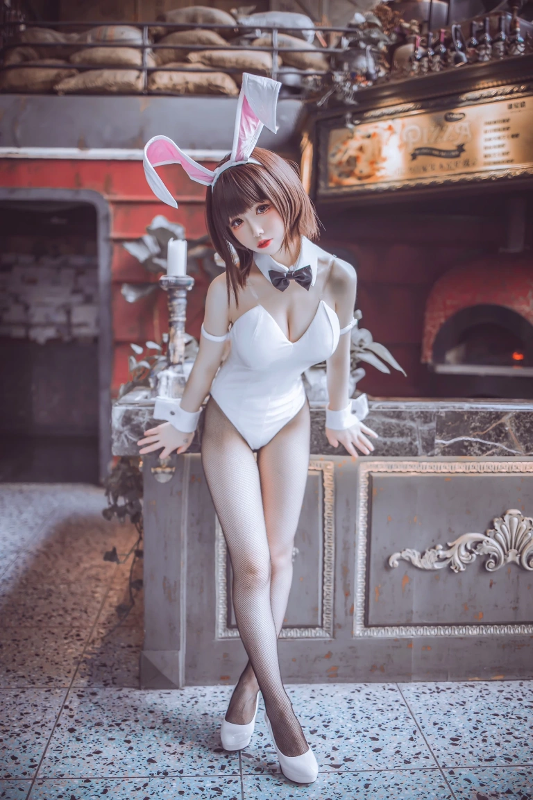 coser衣衣《加藤惠兔女郎》主题写真：52张全套美图