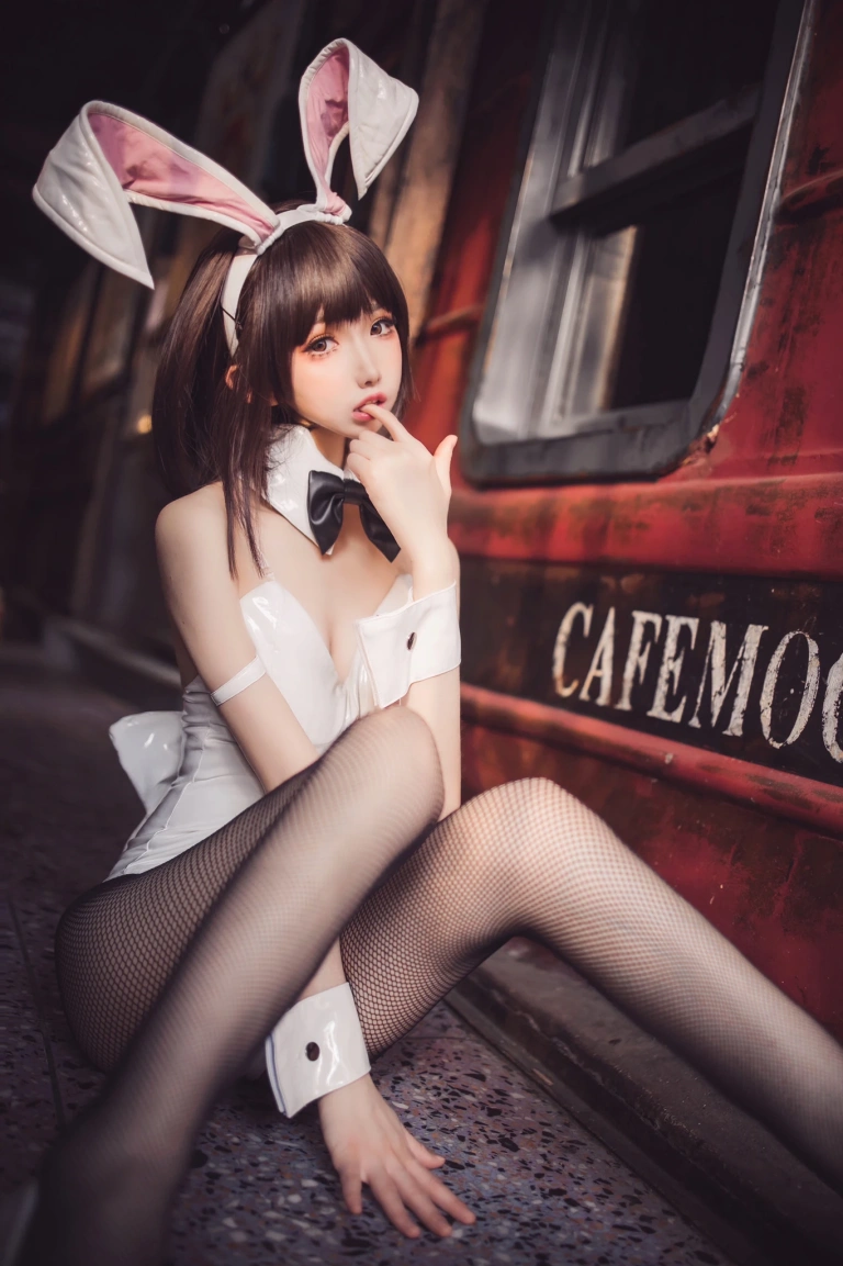 coser衣衣《加藤惠兔女郎》主题写真：52张全套美图