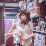 coser衣衣《加藤惠兔女郎》主题写真：52张全套美图