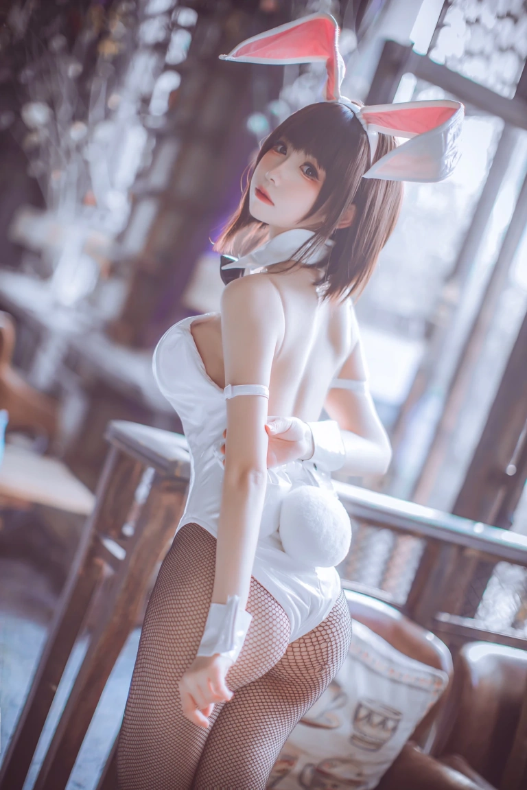 coser衣衣《加藤惠兔女郎》主题写真：52张全套美图