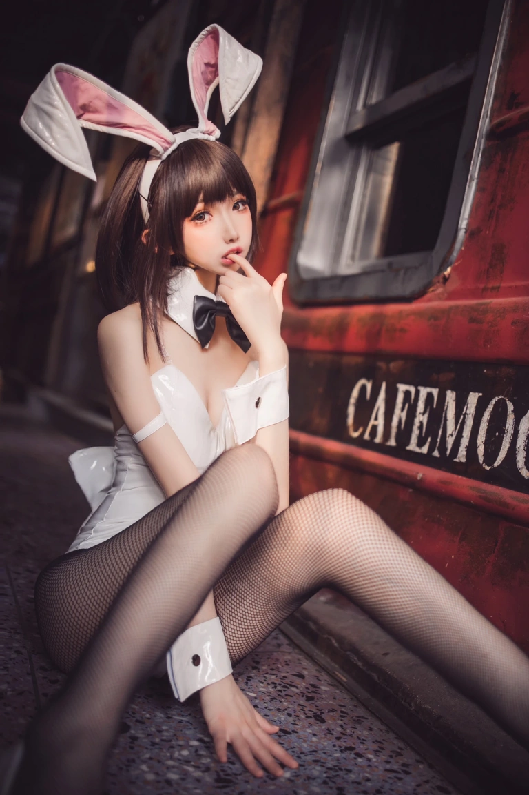 coser衣衣《加藤惠兔女郎》主题写真：52张全套美图