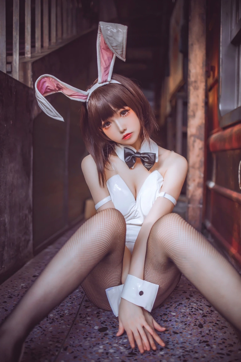 coser衣衣《加藤惠兔女郎》主题写真：52张全套美图