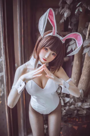 coser衣衣《加藤惠兔女郎》主题写真：52张全套美图