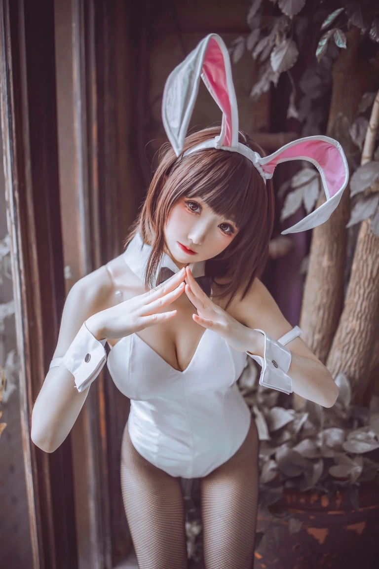 coser衣衣《加藤惠兔女郎》主题写真：52张全套美图