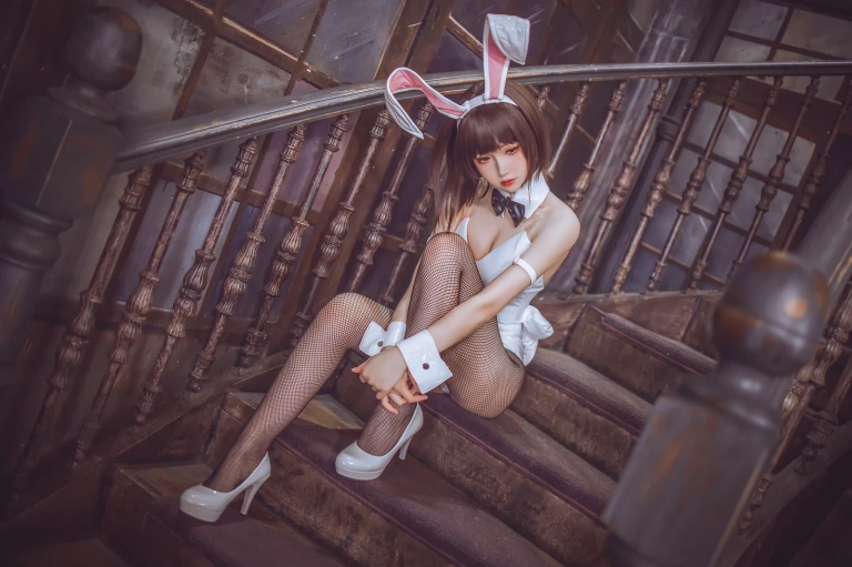 coser衣衣《加藤惠兔女郎》主题写真：52张全套美图