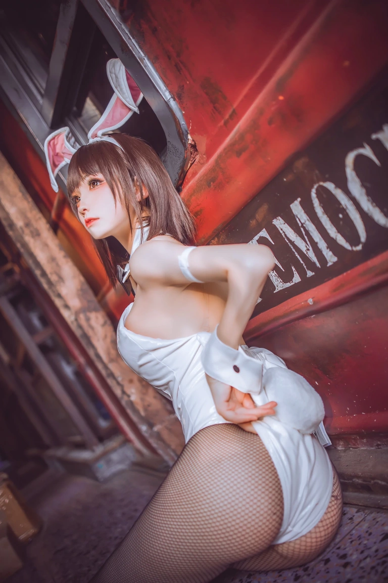 coser衣衣《加藤惠兔女郎》主题写真：52张全套美图