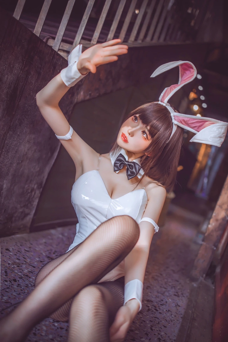 coser衣衣《加藤惠兔女郎》主题写真：52张全套美图