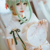 coser衣衣《初音韶华》主题写真：36张全套美图