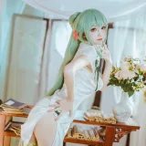 coser衣衣《初音韶华》主题写真：36张全套美图