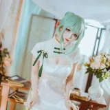 coser衣衣《初音韶华》主题写真：36张全套美图