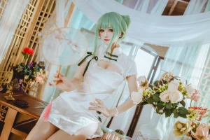 coser衣衣《初音韶华》主题写真：36张全套美图