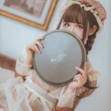 coser衣衣《透明女仆》主题写真：31张全套美图