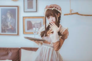 coser衣衣《透明女仆》主题写真：31张全套美图