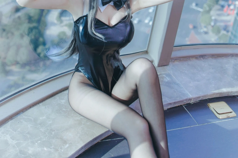 coser衣衣《麻衣兔女郎》主题写真：42张全套美图