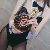 coser衣衣《麻衣兔女郎》主题写真：42张全套美图