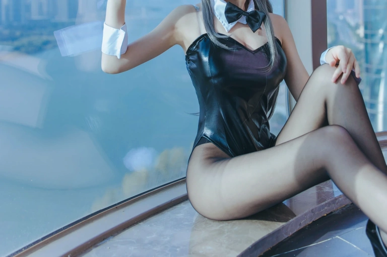 coser衣衣《麻衣兔女郎》主题写真：42张全套美图