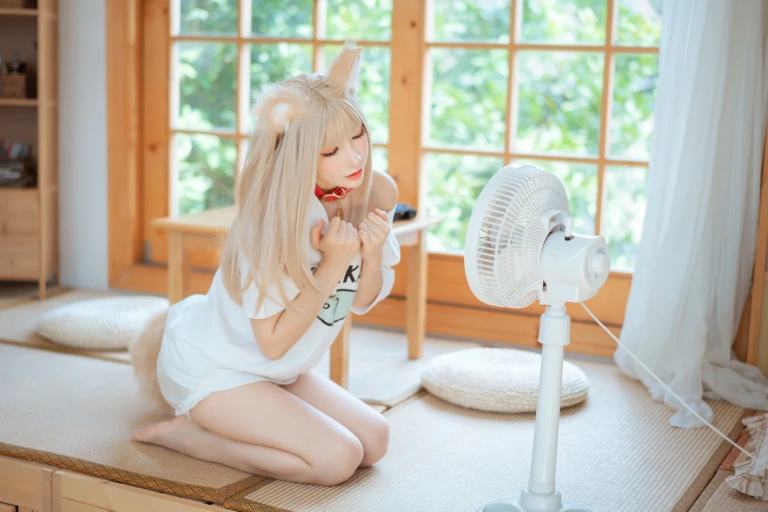 coser衣衣《猫娘 黄豆粉》主题写真：21张全套美图