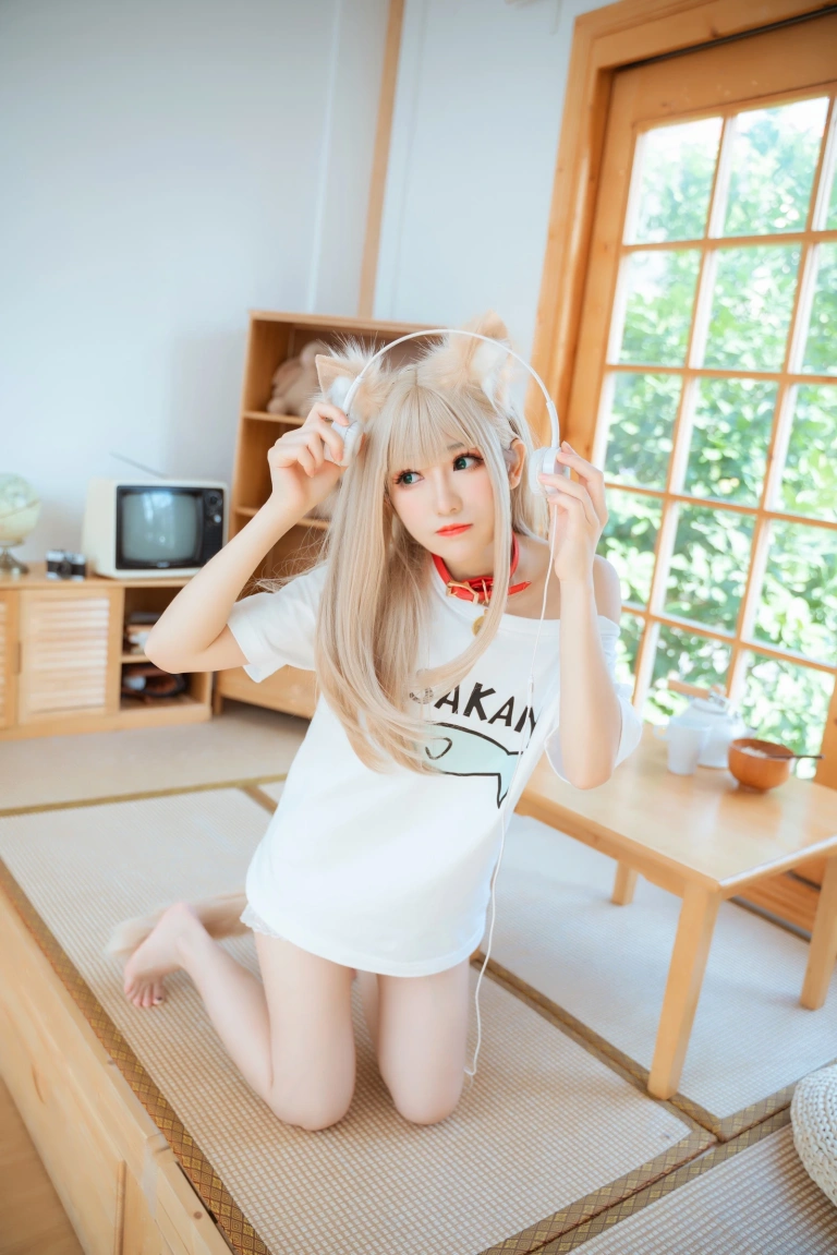 coser衣衣《猫娘 黄豆粉》主题写真：21张全套美图