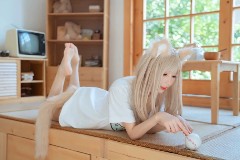 coser衣衣《猫娘 黄豆粉》主题写真：21张全套美图
