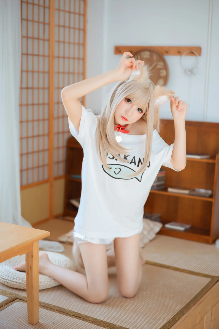 coser衣衣《猫娘 黄豆粉》主题写真：21张全套美图