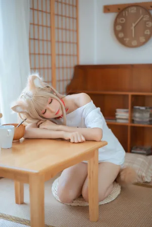 coser衣衣《猫娘 黄豆粉》主题写真：21张全套美图