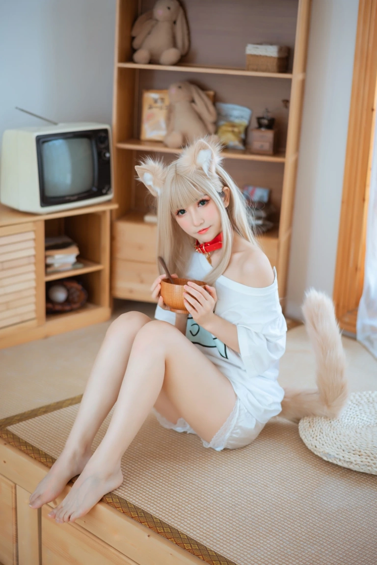 coser衣衣《猫娘 黄豆粉》主题写真：21张全套美图