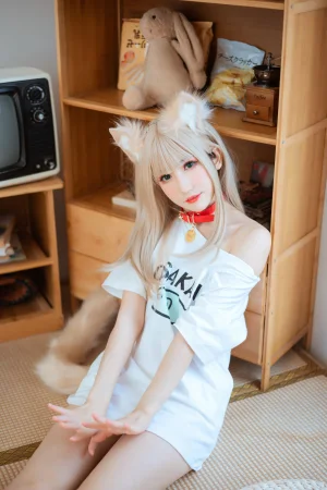 coser衣衣《猫娘 黄豆粉》主题写真：21张全套美图