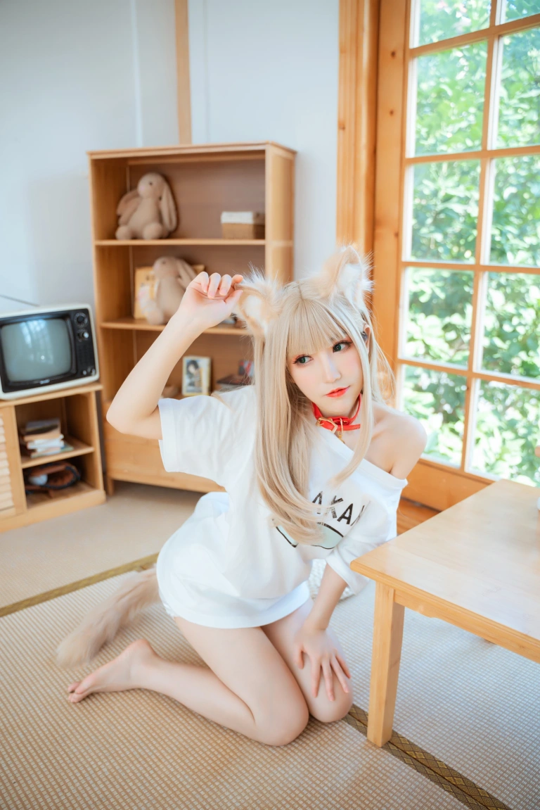 coser衣衣《猫娘 黄豆粉》主题写真：21张全套美图
