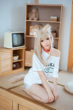 coser衣衣《猫娘 黄豆粉》主题写真：21张全套美图
