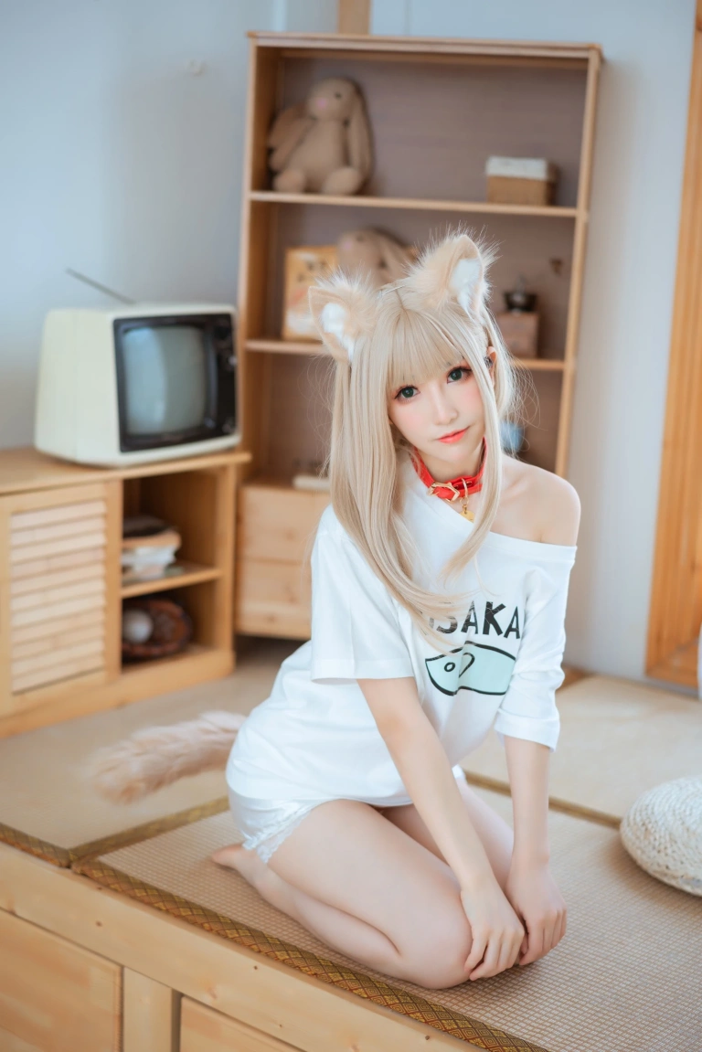 coser衣衣《猫娘 黄豆粉》主题写真：21张全套美图
