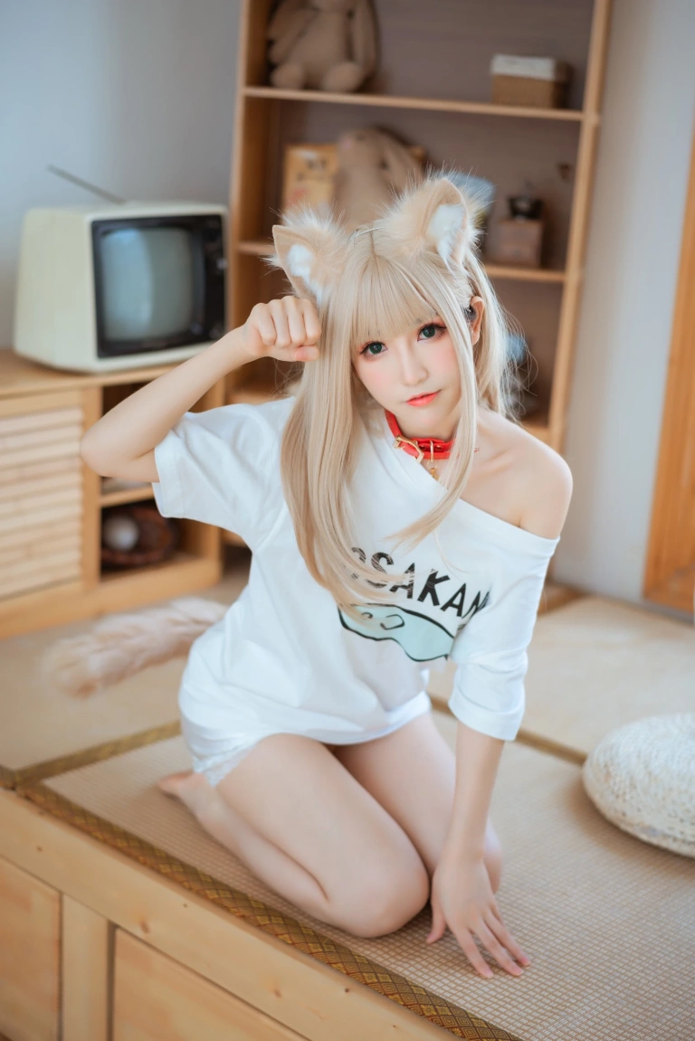 coser衣衣《猫娘 黄豆粉》主题写真：21张全套美图