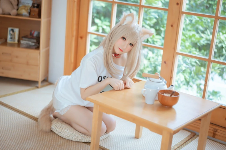 coser衣衣《猫娘 黄豆粉》主题写真：21张全套美图