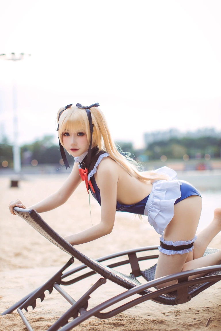coser衣衣《玛丽萝丝泳装》主题写真：29张全套美图