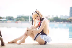 coser衣衣《玛丽萝丝泳装》主题写真：29张全套美图