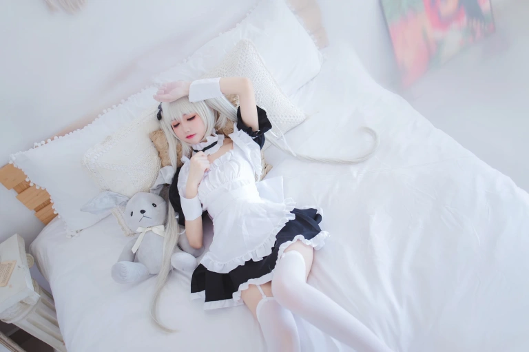 coser衣衣《穹妹女仆》主题写真：28张全套美图
