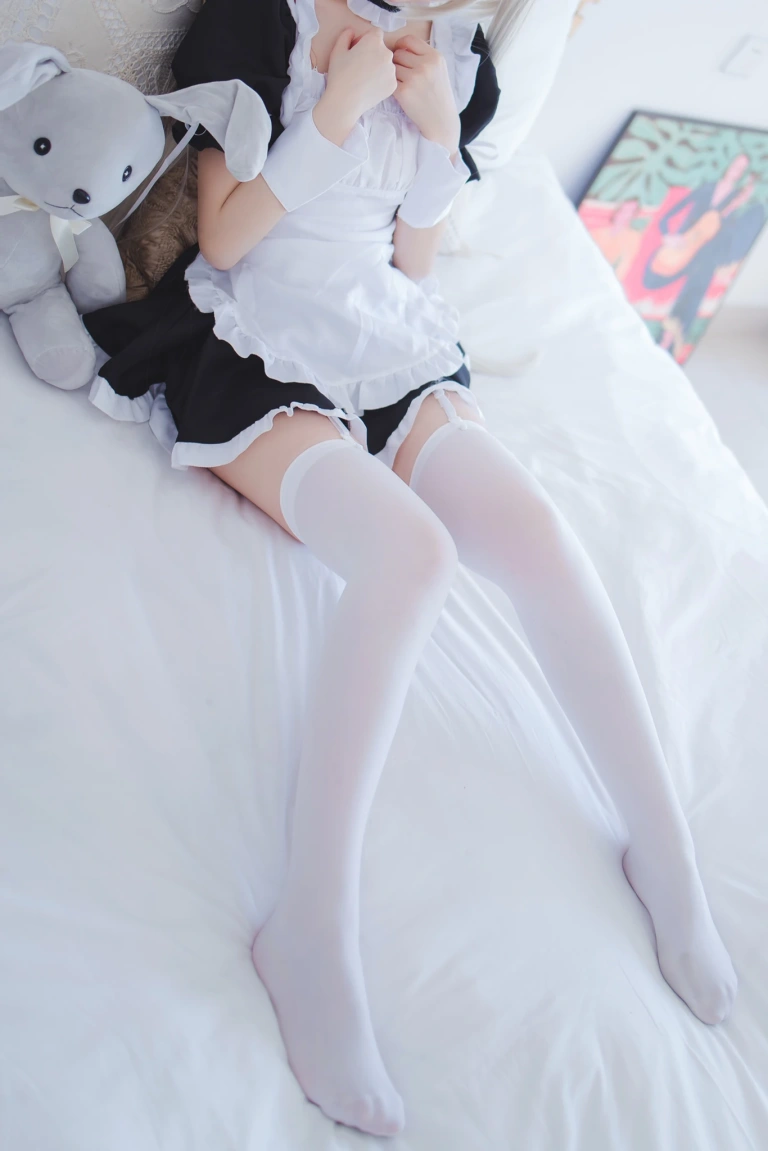 coser衣衣《穹妹女仆》主题写真：28张全套美图