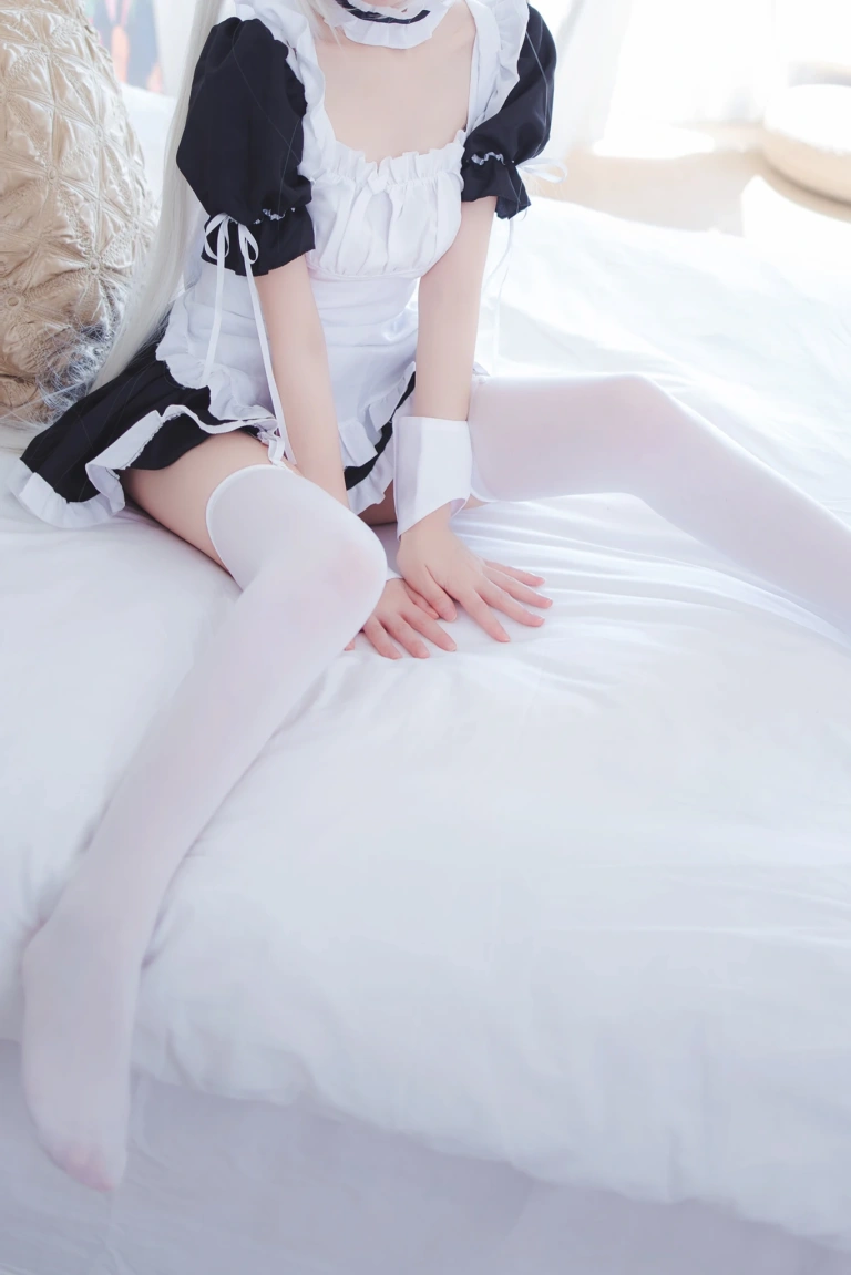 coser衣衣《穹妹女仆》主题写真：28张全套美图