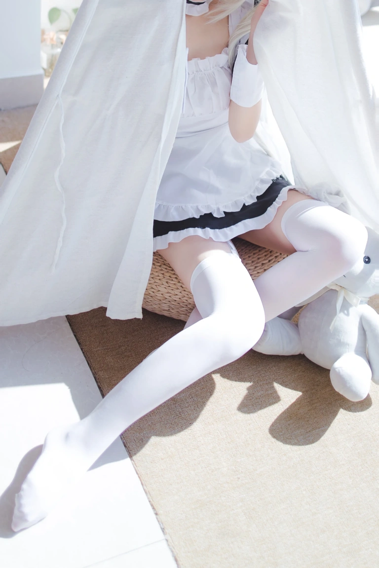 coser衣衣《穹妹女仆》主题写真：28张全套美图