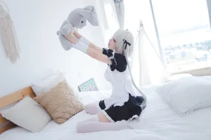 coser衣衣《穹妹女仆》主题写真：28张全套美图
