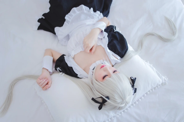 coser衣衣《穹妹女仆》主题写真：28张全套美图