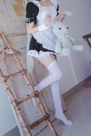 coser衣衣《穹妹女仆》主题写真：28张全套美图