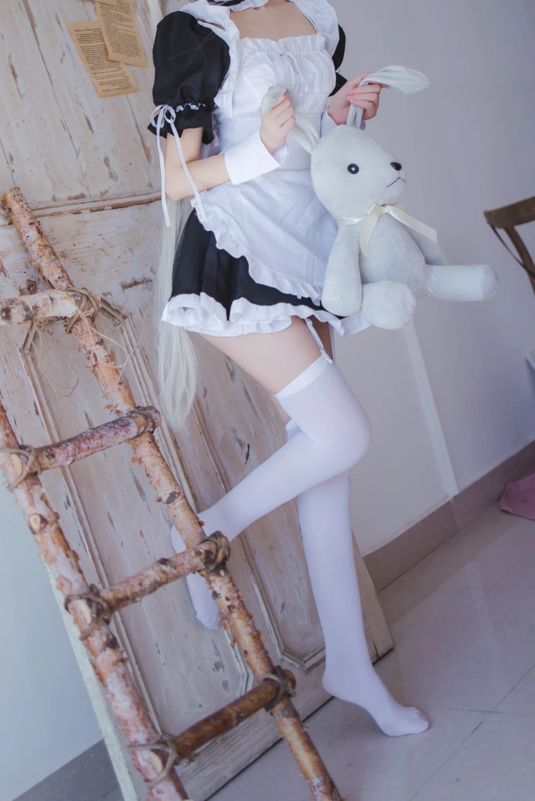 coser衣衣《穹妹女仆》主题写真：28张全套美图