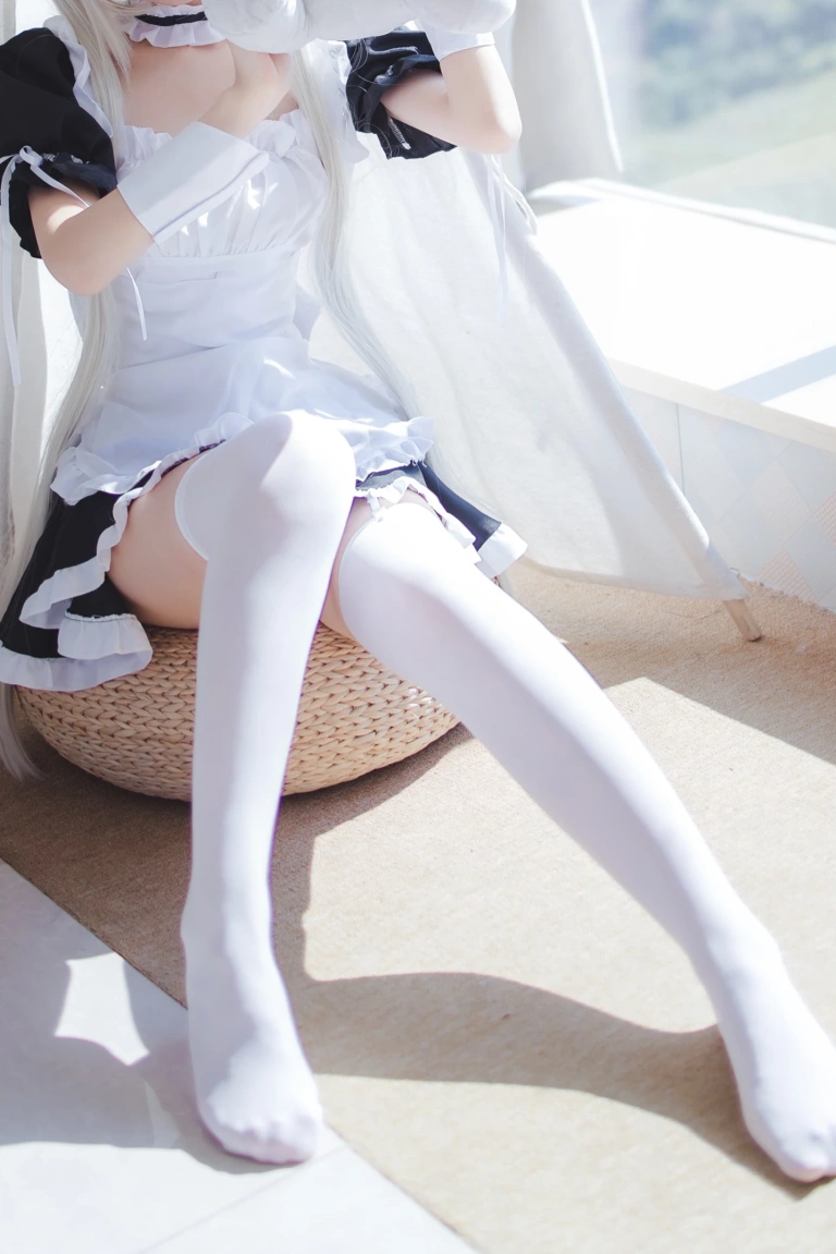 coser衣衣《穹妹女仆》主题写真：28张全套美图