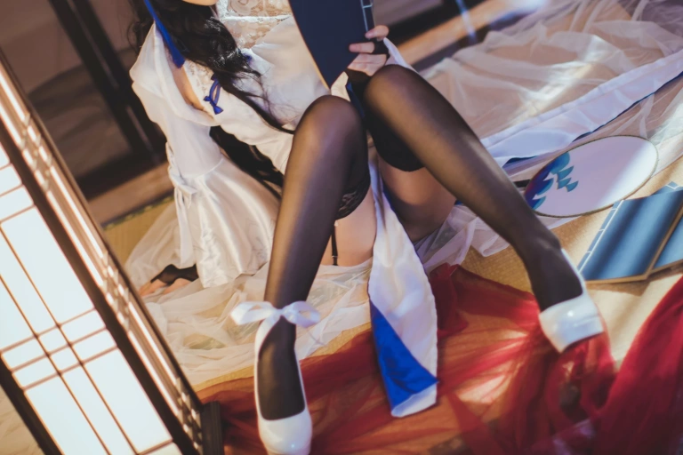 coser衣衣《95式玉玲珑》主题写真：50张全套美图