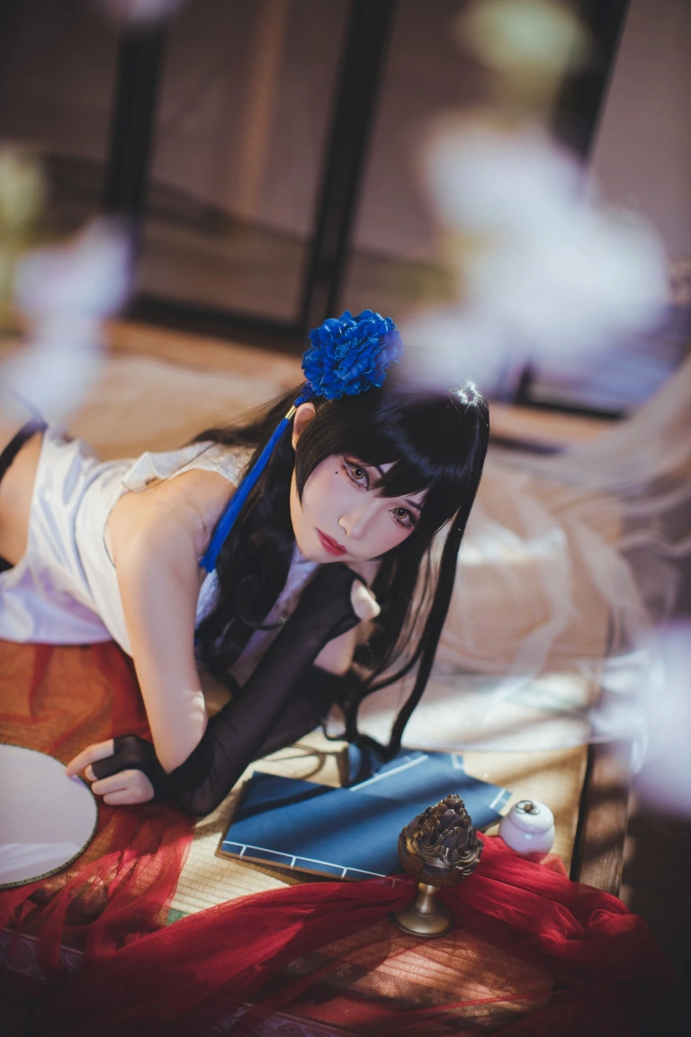 coser衣衣《95式玉玲珑》主题写真：50张全套美图
