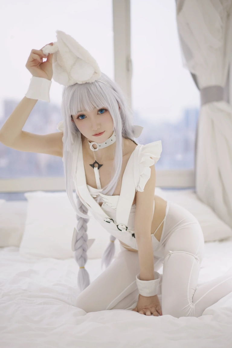 coser衣衣《恶毒兔女郎》主题写真：39张全套美图，含4个视频