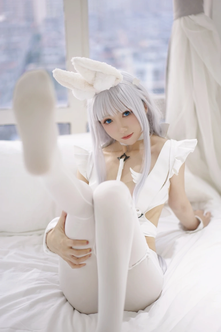 coser衣衣《恶毒兔女郎》主题写真：39张全套美图，含4个视频