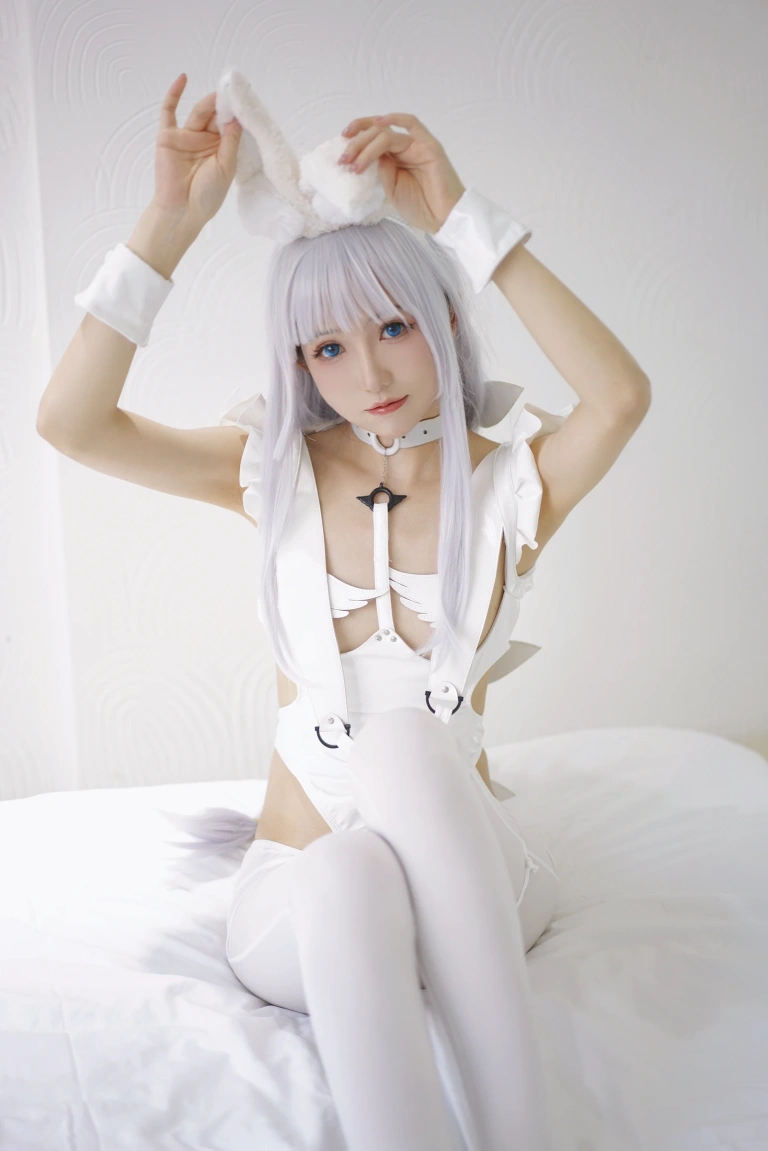 coser衣衣《恶毒兔女郎》主题写真：39张全套美图，含4个视频